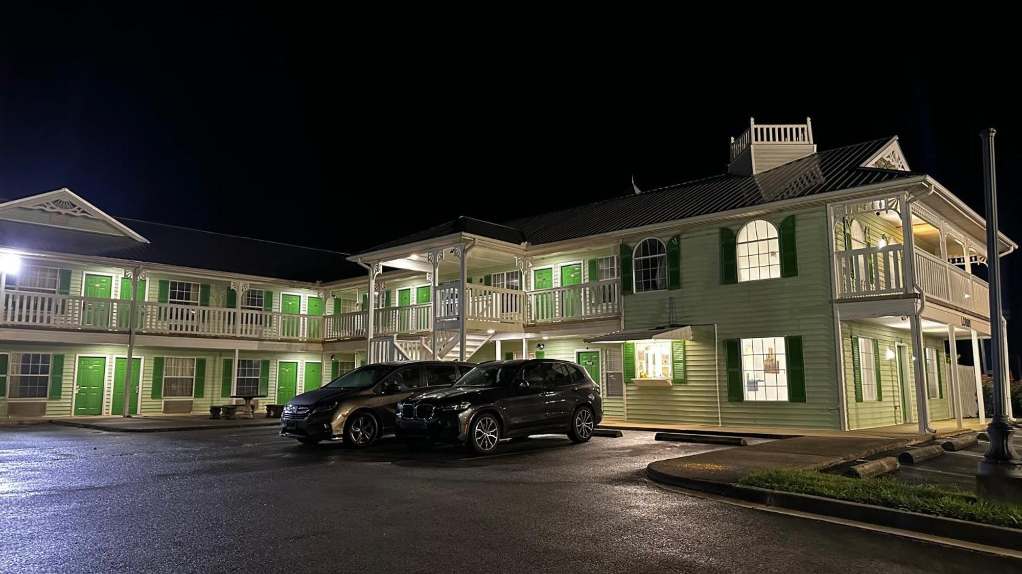 Key West Inn - Chatsworth מראה חיצוני תמונה