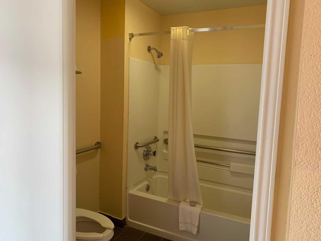 Key West Inn - Chatsworth מראה חיצוני תמונה